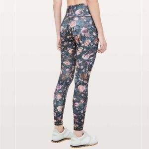 Lululemon Wunder Under High-Rise
Tight *Full-On Luxtreme 28"
Frosted Rose Multi